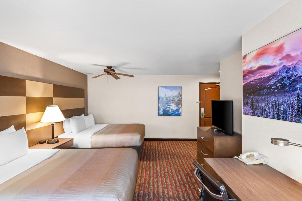 Queen Room with Two Queen Beds - Non-Smoking interior