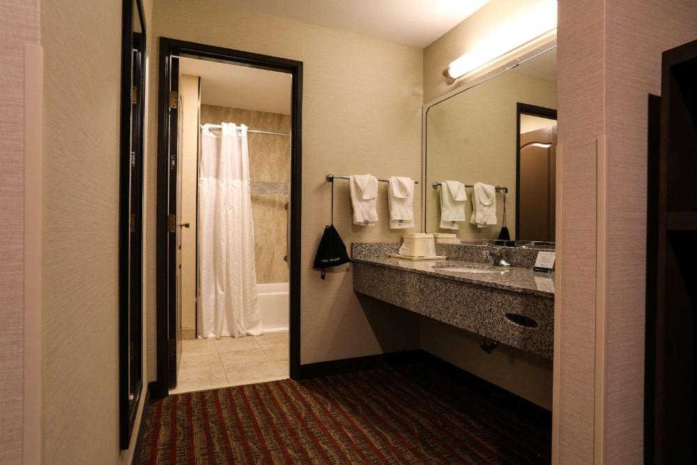 Queen and Double Bed Room interior
